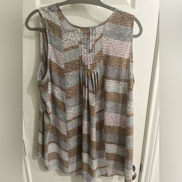 Bobeau tan/cream/pink polyester High Low Midi sleeveless v-neck blouse Size: 1X - Picture 2 of 4